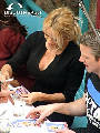 Pamela Anderson Autogrammstunde - Lugner City - Do 27.02.2003 - 107