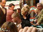 Pamela Anderson Autogrammstunde - Lugner City - Do 27.02.2003 - 124