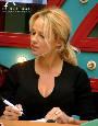 Pamela Anderson Autogrammstunde - Lugner City - Do 27.02.2003 - 33