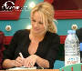 Pamela Anderson Autogrammstunde - Lugner City - Do 27.02.2003 - 74