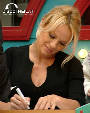 Pamela Anderson Autogrammstunde - Lugner City - Do 27.02.2003 - 94