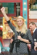 Paris Hilton - Lugner City - Do 15.02.2007 - 31