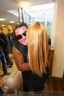 Katie Price - Flughafen Ankunft - Mi 10.02.2010 - 19