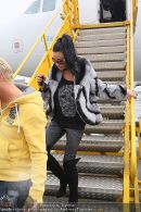 Katie Price - Flughafen Ankunft - Mi 10.02.2010 - 30