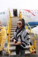 Katie Price - Flughafen Ankunft - Mi 10.02.2010 - 31