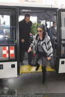 Katie Price - Flughafen Ankunft - Mi 10.02.2010 - 38