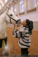 Katie Price - Hofreitschule - Mi 10.02.2010 - 2