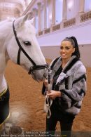 Katie Price - Hofreitschule - Mi 10.02.2010 - 8
