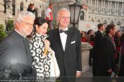 Romy Gala - Red Carpet - Hofburg - Sa 16.04.2011 - 1