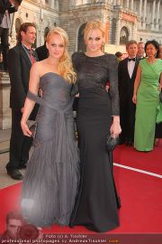 Romy Gala - Red Carpet - Hofburg - Sa 16.04.2011 - 13