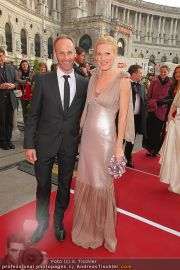 Romy Gala - Red Carpet - Hofburg - Sa 16.04.2011 - 41