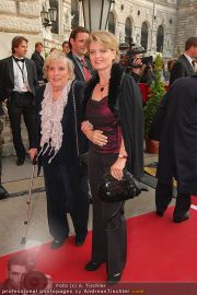 Romy Gala - Red Carpet - Hofburg - Sa 16.04.2011 - 43