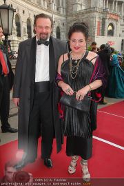 Romy Gala - Red Carpet - Hofburg - Sa 16.04.2011 - 48