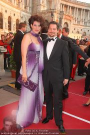 Romy Gala - Red Carpet - Hofburg - Sa 16.04.2011 - 65