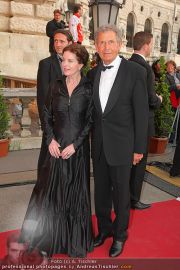 Romy Gala - Red Carpet - Hofburg - Sa 16.04.2011 - 70