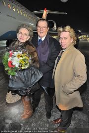 Roger Moore Ankunft - Flughafen - Mi 15.02.2012 - 10