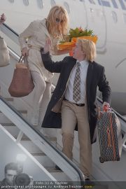 Pamela Anderson - Flughafen Wien - So 04.03.2012 - 10