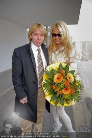 Pamela Anderson - Flughafen Wien - So 04.03.2012 - 17