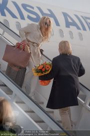 Pamela Anderson - Flughafen Wien - So 04.03.2012 - 7