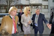 Pamela Anderson - Lugner City - Mo 05.03.2012 - 4