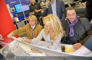 Pamela Anderson - Lugner City - Mo 05.03.2012 - 69