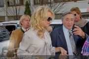 Pamela Anderson - Lugner City - Mo 05.03.2012 - 7