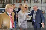 Pamela Anderson - Lugner City - Mo 05.03.2012 - 8