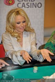 Pamela Anderson - Lugner City - Mo 05.03.2012 - 93