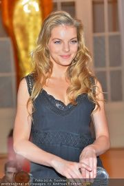 Romy Gala - Red Carpet - Hofburg - Sa 21.04.2012 - 38