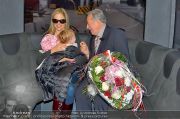 Mira Sorvino Ankunft - Flughafen - Di 05.02.2013 - 16