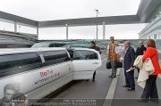 Mira Sorvino Ankunft - Flughafen - Di 05.02.2013 - 32