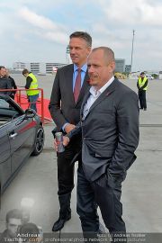 Lifeball Flieger 1 - Flughafen - Fr 24.05.2013 - 12