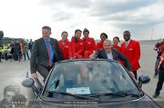 Lifeball Flieger 1 - Flughafen - Fr 24.05.2013 - 13