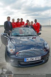 Lifeball Flieger 1 - Flughafen - Fr 24.05.2013 - 14