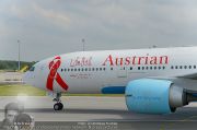 Lifeball Flieger 1 - Flughafen - Fr 24.05.2013 - 23