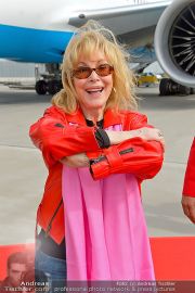 Lifeball Flieger 1 - Flughafen - Fr 24.05.2013 - 36