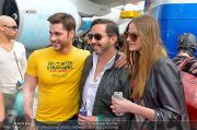 Lifeball Flieger 1 - Flughafen - Fr 24.05.2013 - 80