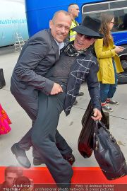 Lifeball Flieger 1 - Flughafen - Fr 24.05.2013 - 82