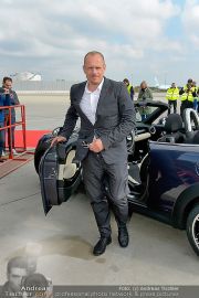 Lifeball Flieger 1 - Flughafen - Fr 24.05.2013 - 9