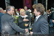 Premiere ´Besuch der alten Dame´ - Ronacher - Mi 19.02.2014 - Uwe KRGER, Lizzy Elisabeth ENGSTLER mit Freund Charly70