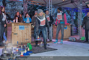 SuperFit - Rathausplatz - Mi 26.02.2014 - Sylvia GRAF beim Eisstockschieen13