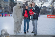 SuperFit - Rathausplatz - Mi 26.02.2014 - Andrea LIST, Sohn FELIX, Alex LIST mit Eisbr5