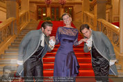 Opernball 2014 - Feststiege - Staatsoper - Do 27.02.2014 - Desiree TREICHL-STRGKH24