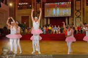 Dancer against Cancer - Hofburg - Sa 05.04.2014 - Schwanensee Ballett341