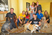 Hundeflüsterer Cesar Millan - Grand Hotel Wien - Do 22.05.2014 - Gruppenfoto mit Cesar MILANO15