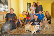 Hundeflüsterer Cesar Millan - Grand Hotel Wien - Do 22.05.2014 - Gruppenfoto mit Cesar MILANO16