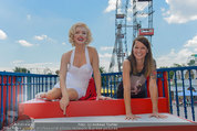 Christina Stürmer - Walk of Fame Madame Tussauds - Di 01.07.2014 - Christina STRMER mit Marylin Monroe Figur1