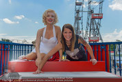 Christina Stürmer - Walk of Fame Madame Tussauds - Di 01.07.2014 - Christina STRMER mit Marylin Monroe Figur9