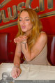 Lindsey Lohan PK und Autogrammstunde - PlusCity Linz - Sa 26.07.2014 - Lindsey LOHAN36