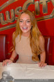 Lindsey Lohan PK und Autogrammstunde - PlusCity Linz - Sa 26.07.2014 - Lindsey LOHAN37